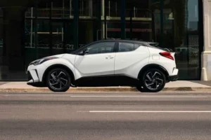 جانب تويوتا 2022 C-HR