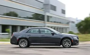 جانب كرايسلر 300 2022