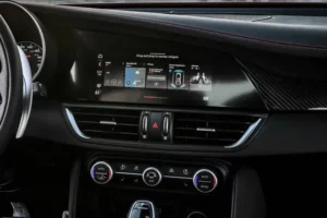 شاشة ألفا روميو جوليا 2022