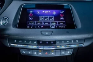 شاشة كاديلاك XT4 2022