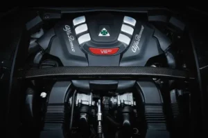 محرك ألفا روميو ستيلفيو 2022