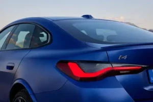 مصابيح بي ام دبليو i4 2022 الخلفية