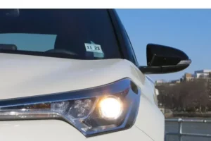 مصابيح تويوتا 2022 C-HR الأمامية