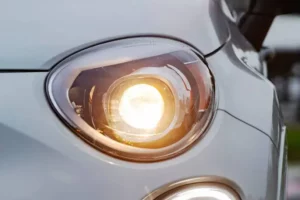 مصابيح فيات 500X 2022 الأمامية