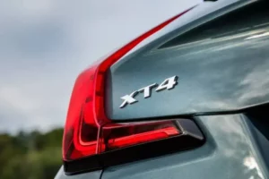 مصابيح كاديلاك XT4 2022 الخلفية