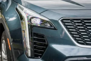 مصابيح كاديلاك XT4 2022 الأمامية