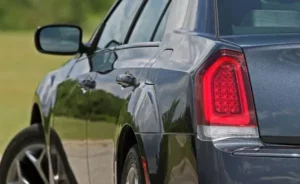 مصابيح كرايسلر 300 2022 الخلفية