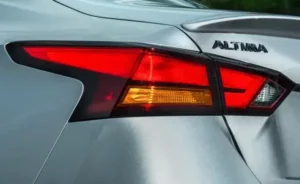 مصابيح نيسان ألتيما 2022 الخلفية