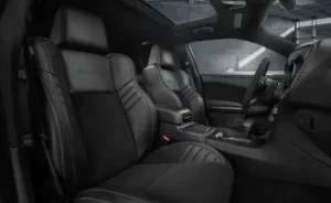 مقاعد دودج تشارجر 2022 الأمامية