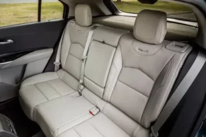 مقاعد كاديلاك XT4 2022 الخلفية