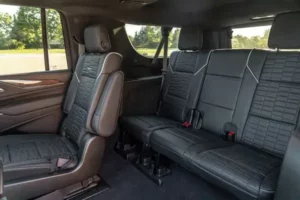 مقاعد كاديلاك اسكاليد 2022 الصف الثالث