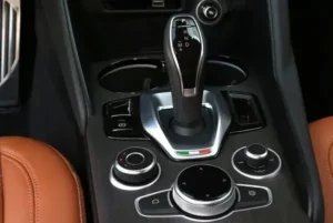 ناقل حركة ألفا روميو جوليا 2022