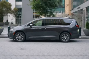 جانب كرايسلر باسيفيكا 2022