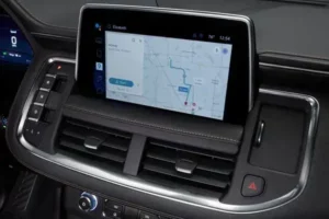 شاشة جي إم سي يوكون 2022