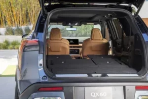 صندوق تحميل إنفينيتي QX60 2022 مع طي المقاعد الخلفية