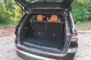 صندوق تحميل جيب جراند شيروكي L 2022