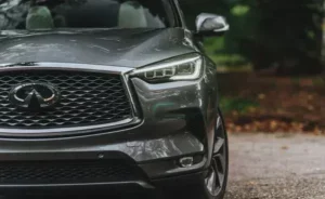 مصابيح إنفينيتي QX50 2022 الأمامية