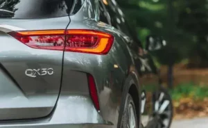 مصابيح إنفينيتي QX50 2022 الخلفية