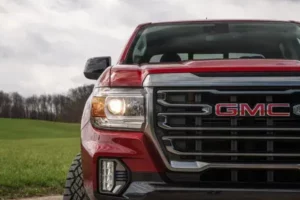 مصابيح جي إم سي كانيون 2022 الأمامية