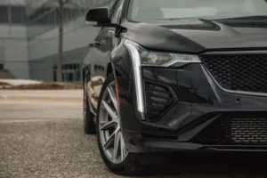 مصابيح كاديلاك CT4 2022 الأمامية