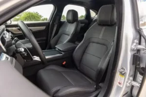 مقاعد جاكوار XF 2022 الأمامية