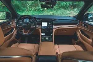 مقصورة جيب جراند شيروكي L 2022