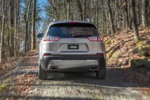 خلفية جيب شيروكي 2022