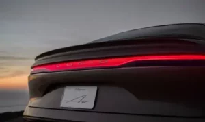 مصابيح لوسيد اير 2022 الخلفية