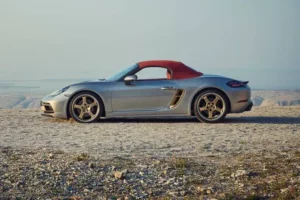 2022 Porsche Boxster roof