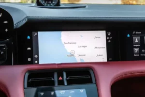 شاشة بورش تايكان 2022