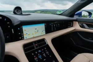 شاشة بورش تايكان 2022