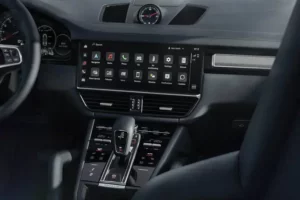 شاشة بورش كايين 2022