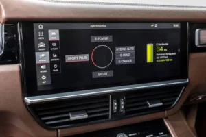 شاشة بورش كايين هايبرد 2022 1