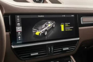 شاشة بورش كايين هايبرد 2022