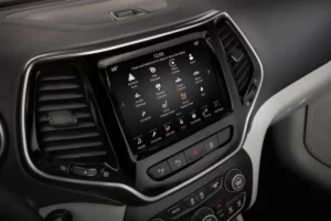 شاشة جيب شيروكي 2022