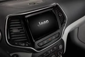 شاشة جيب شيروكي 2022