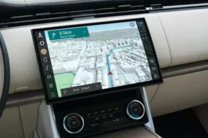 شاشة لاند روفر رينج روفر 2022