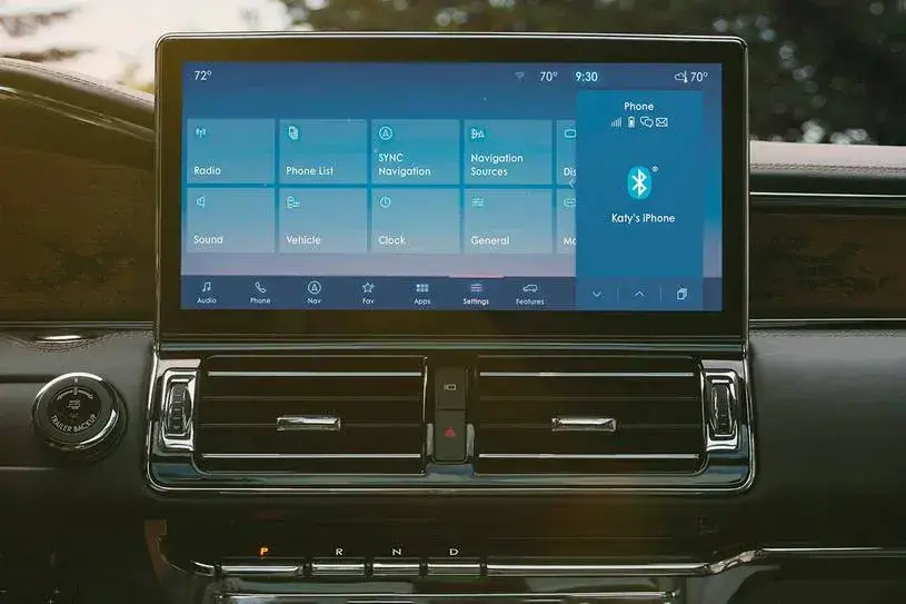 2022 Lincoln Navigator screen