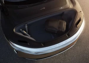 صندوق تحميل لوسيد اير 2022 الأمامي