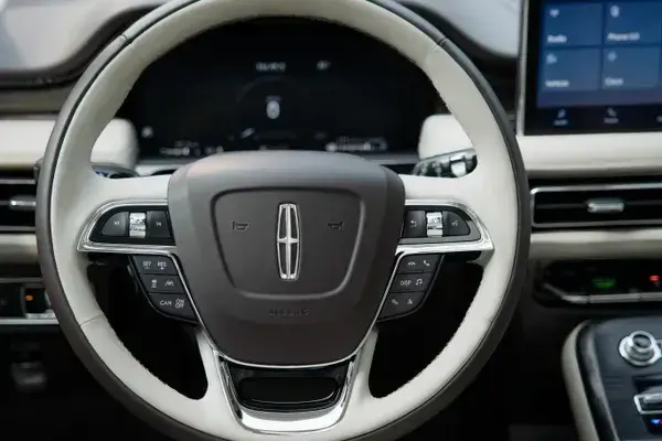 2022 Lincoln Nautilus steering wheel