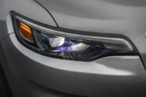 مصابيح جيب شيروكي 2022 الأمامية