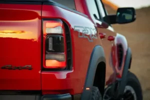 مصابيح رام 1500 2022 الخلفية