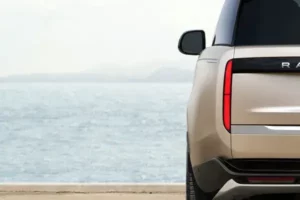 مصابيح لاند روفر رينج روفر 2022 الخلفية