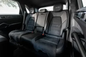 مقاعد بورش كايين 2022 الخلفية