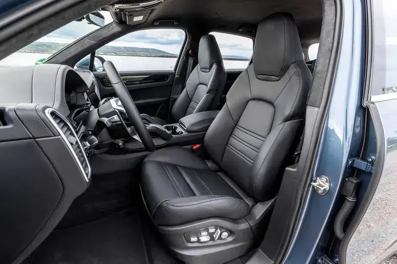 2022 Porsche Cayenne Hybrid front seats