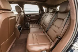 مقاعد بورش كايين هايبرد 2022 الخلفية