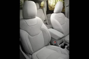 مقاعد جيب شيروكي 2022