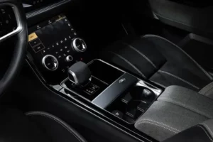 نقال حركة لاند روفر رينج روفر فيلار 2022