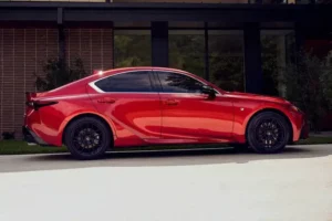 جانب لكزس IS 2022