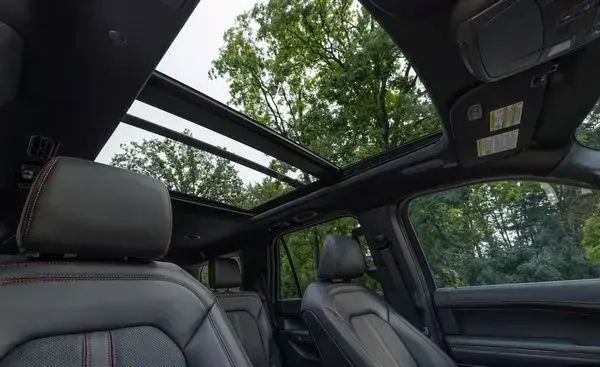 2022 Ford Expedition roof